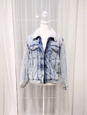 Forever 21 SzS Light Blue Sherpa-Lined Denim Jacket